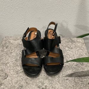 Euro soft by sofft black strappy vegan leather heels 9